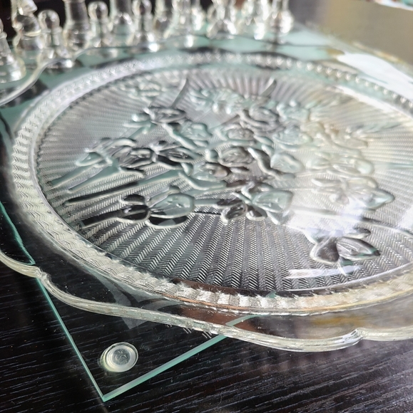 Vintage Crystal Clear Iris & Herringbone Sandwich plate - Picture 4 of 8
